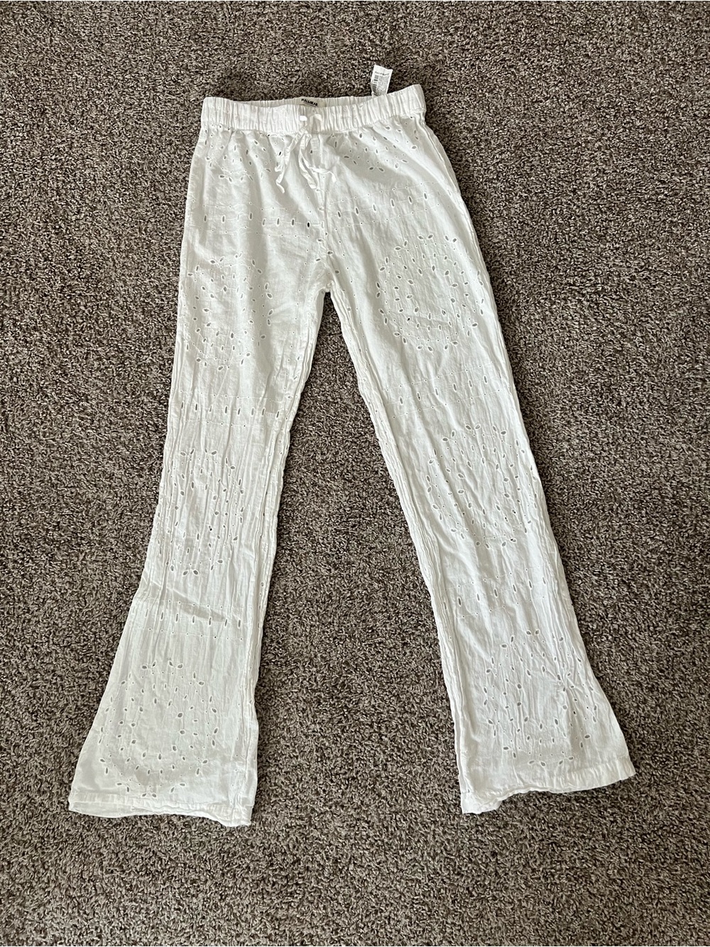 Pull & Bear Women’s White Eyelet bottoms